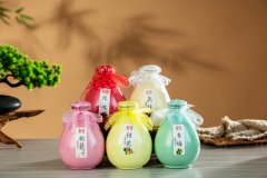 果酒和葡萄酒的区别是什么？原料和工艺有差异吗？